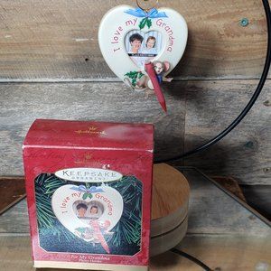 1999 Hallmark Keepsake Ornament Heart-Shaped Picture Holder "I Love My Grandma"